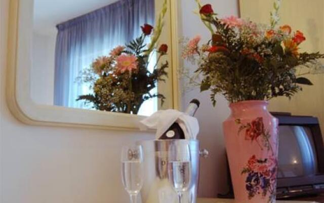 Byron Laguna Inn