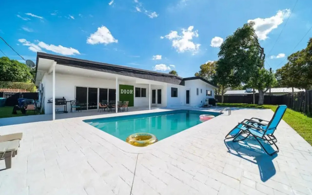 Elegant Home With Heated Pool