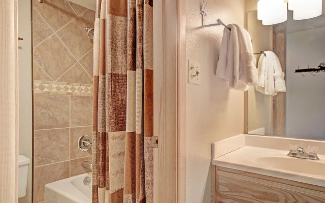 Fp200h Foxpine Inn Hotel Room Condo