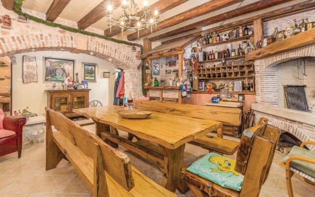 Nice Home in Buje With Wifi and 1 Bedrooms