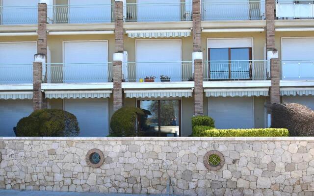 Beach-front boutique apartment Lido 113