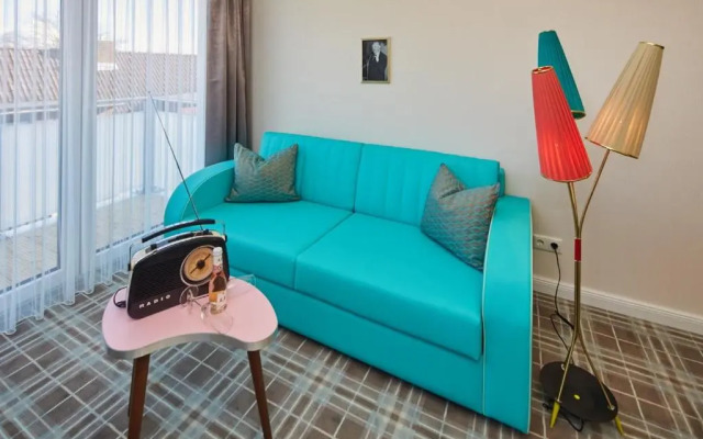 Bernstein Hotel "50`s Seaside Motel"