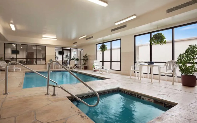 Super 8 Aurora/Naperville Area