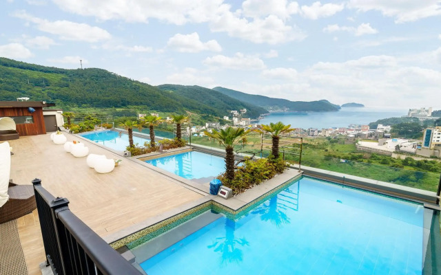 Friemily Pool Villa & Hotel