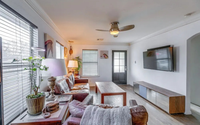 Pet-friendly Austin Home w/ Private Yard + Deck!