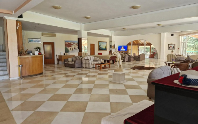 Regina Hotel
