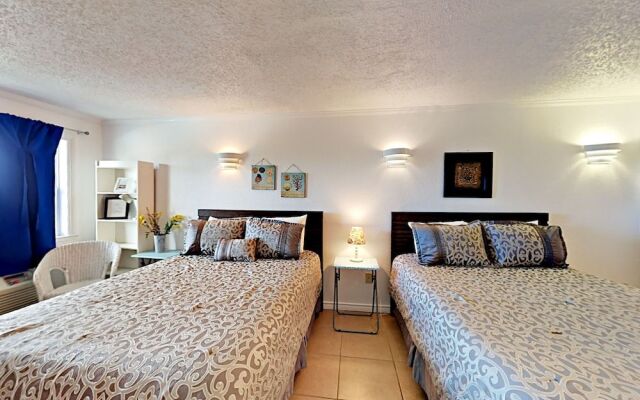 125 Sea Breeze - Studio Condo