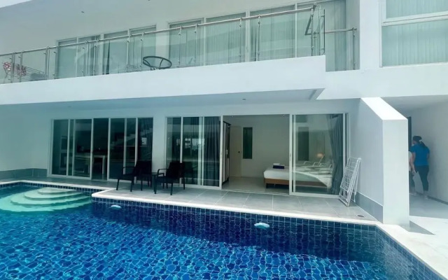 B6 1 Bedroom 1 Bath Partial Seaview at Karon