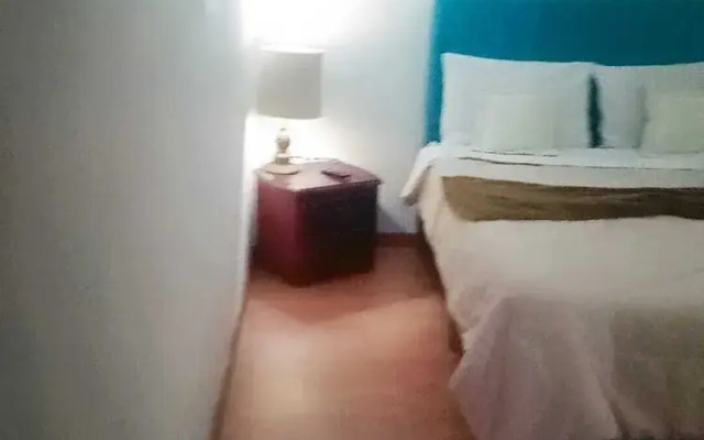 Room in Guest Room - Close to the Family Embassy 1