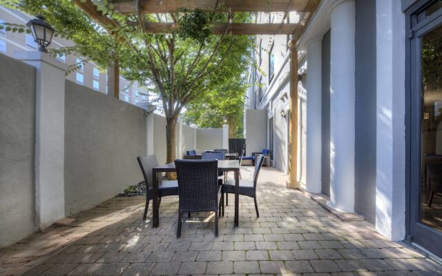 Courtyard Rayleigh Crabtree Valley