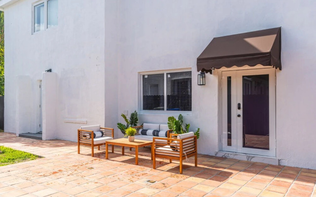 Stylish & Modern 4BD Home