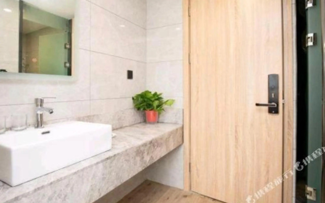 Qingmu Hotel (Nanjing Shuiximen Yunjin Road Subway Station)