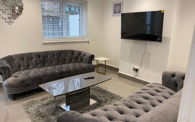 Modern Executive 2-bed Apartment in London