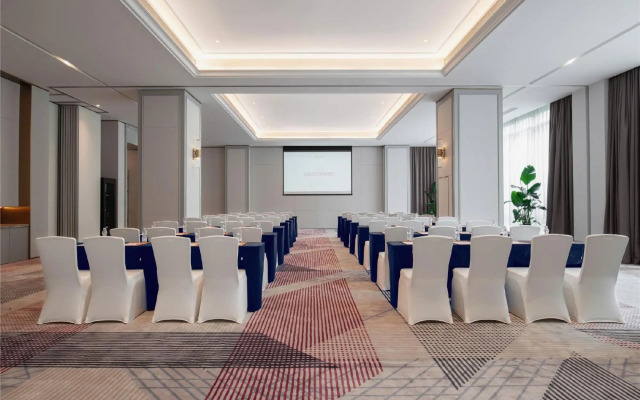 Mercure Chongqing Jiefangbei Hongya Cave