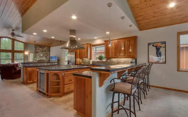 Angora Mountain Lodge - Pool Table, Ping Pong, Shuffle Board