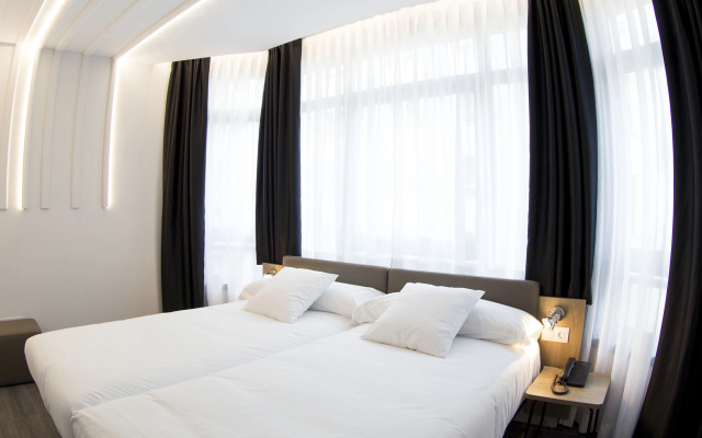 Lux Santiago Hotel
