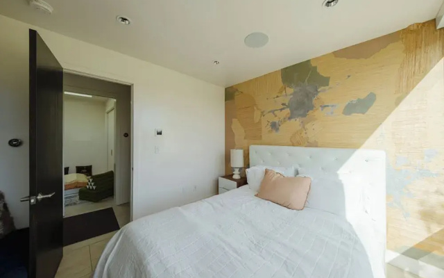Zen Estate - Luxurious 5BR Beverly Hills Sanctuary With Pool & Canyon Views