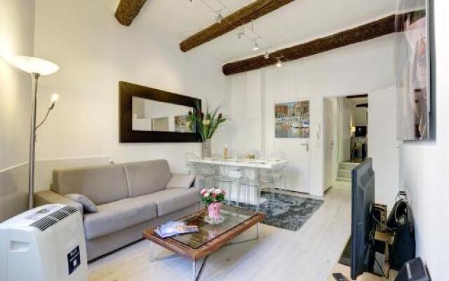 Great Flat in the Old Town Up To 4