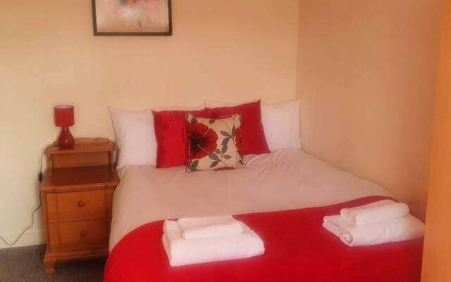 Lovely 4-bed Apartment in Harrow