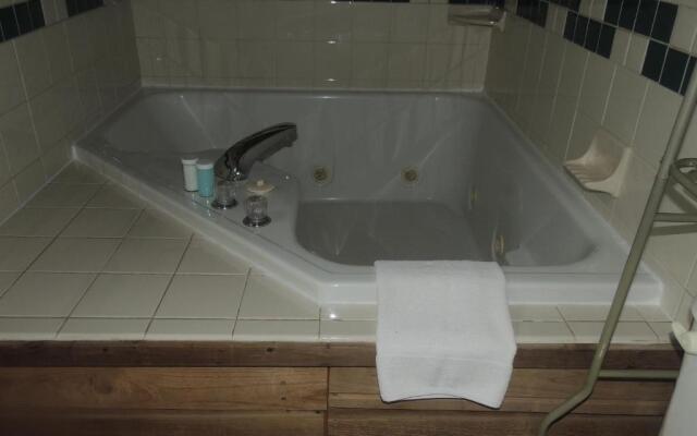 The Whispering Pines Inn Bed & Breakfast