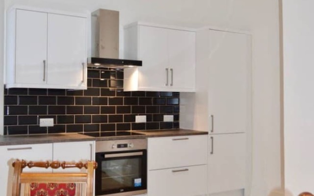 Bright and Modern Flat In The Centre of Edinburgh