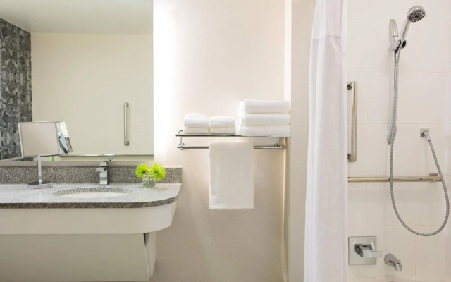Renaissance Meadowlands Hotel