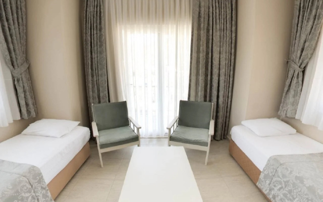 The Blue Lagoon Deluxe Hotel - Image 5