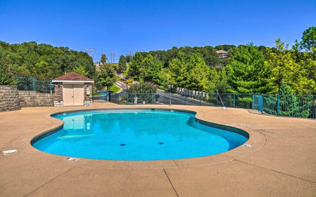 7 Mi to Silver Dollar City! Condo w/ Lake Access