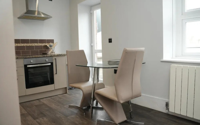 Charming 1-bed & Balcony Flat in Merthyr Tydfil