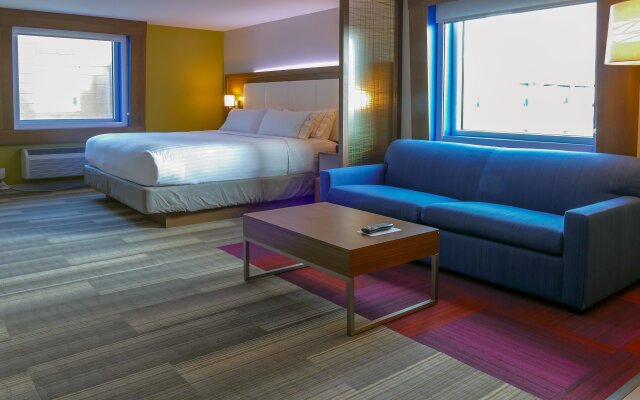 Holiday Inn Express & Suites Miami Airport East, an IHG Hotel