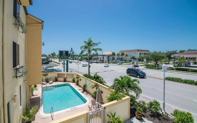 Naples Park Central Hotel