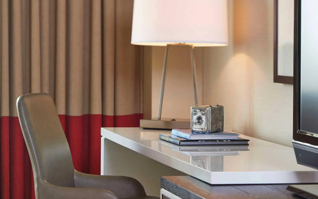 Renaissance Austin Hotel
