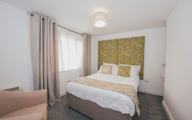 River Court Apartments by Paymán Club