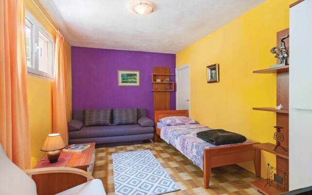 Awesome Home in Duce With Wifi and 2 Bedrooms