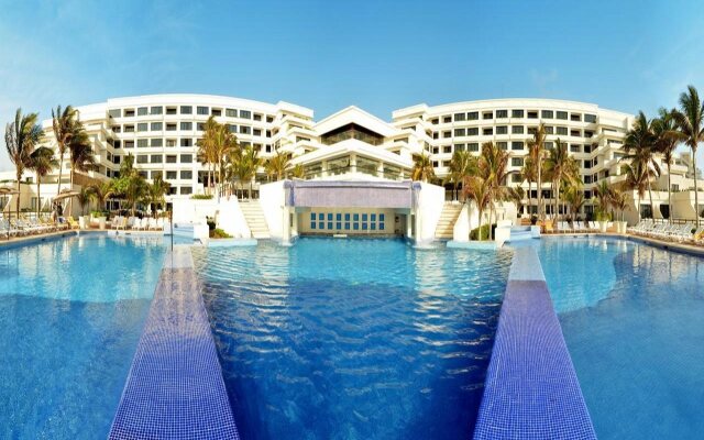 Now Emerald Cancun Hotel (ex.Grand Oasis Sens)