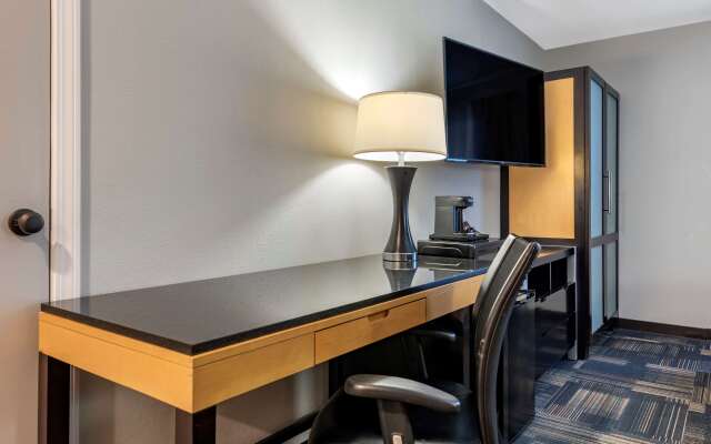 Quality Inn & Suites Evansville Downtown