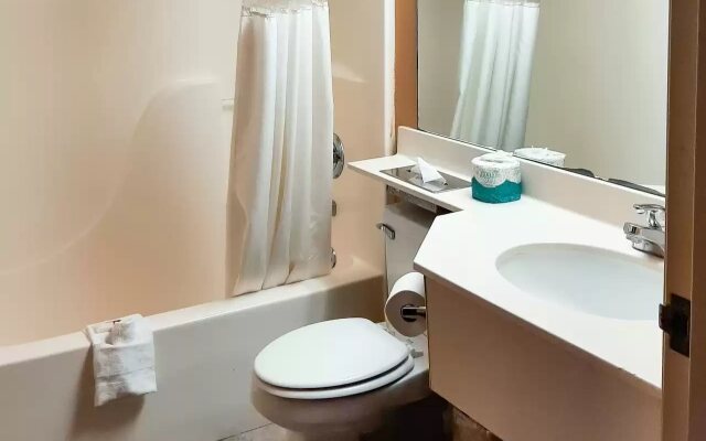 Russell Inn & Suites