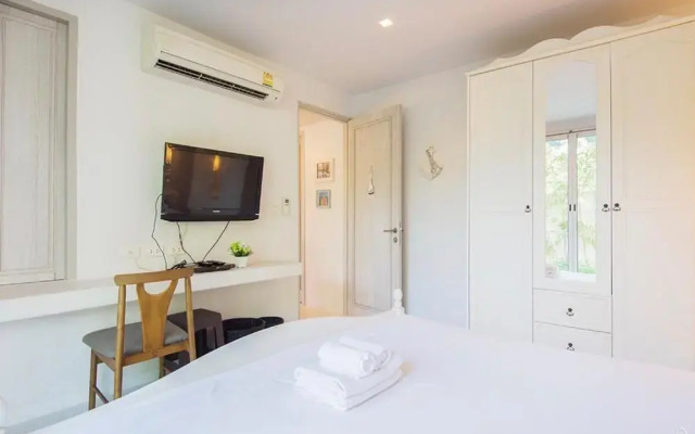 Chelona huahin beachfront resort condo