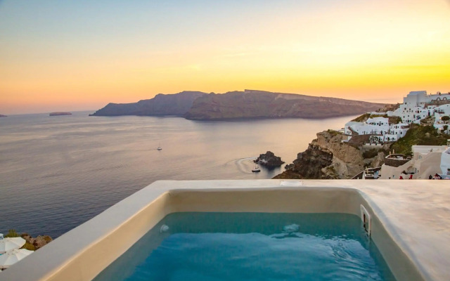 Kaleidoscope Cave Houses Oia