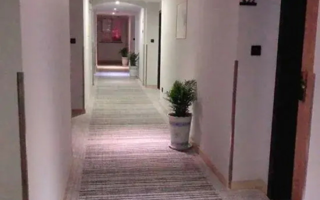 GreenTree (Jinhu West Road 84 Plaza)