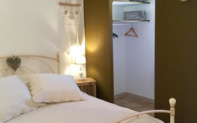 Apartment With one Bedroom in Maussane-les-alpilles, With Pool Access,