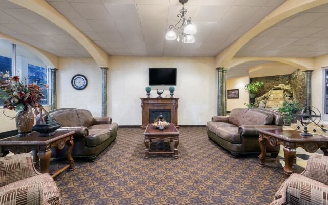 Days Inn & Suites Clovis