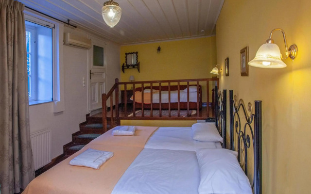 Byron Hotel