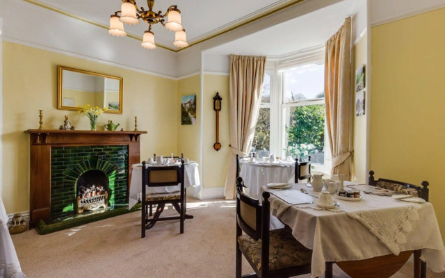 Lindisfarne House - Guest house