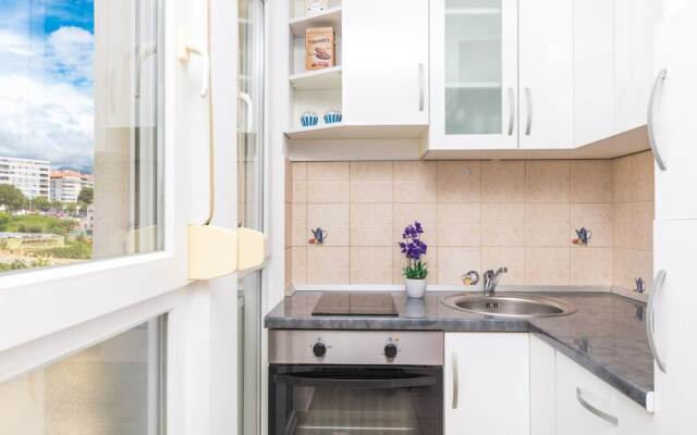Close to Znjan Beach, Spacious Studio With Balcony