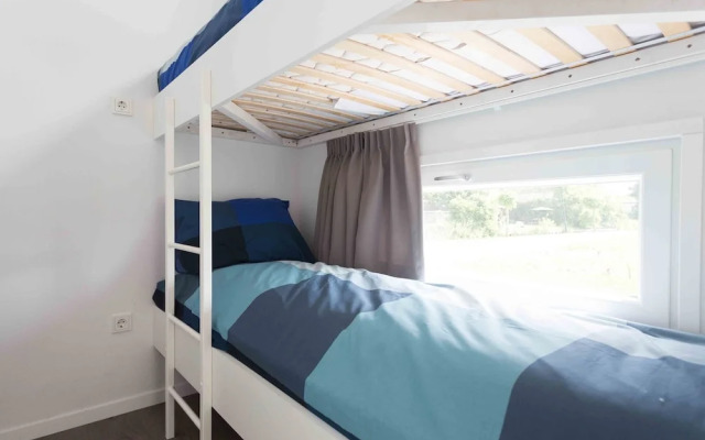 Modern chalet with dishwasher, only 18 km. from Rotterdam