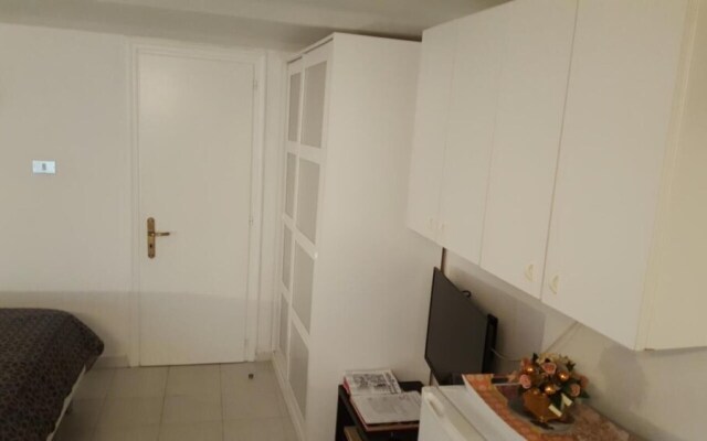 Monolocale Centrale Zona Parco Santuario