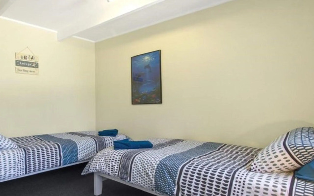 Dolphin Breeze - fully fenced and pet friendly