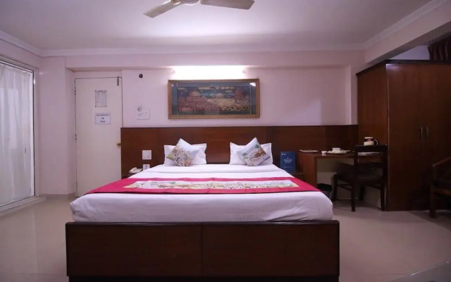 ADB Rooms Hotel Sahiwa