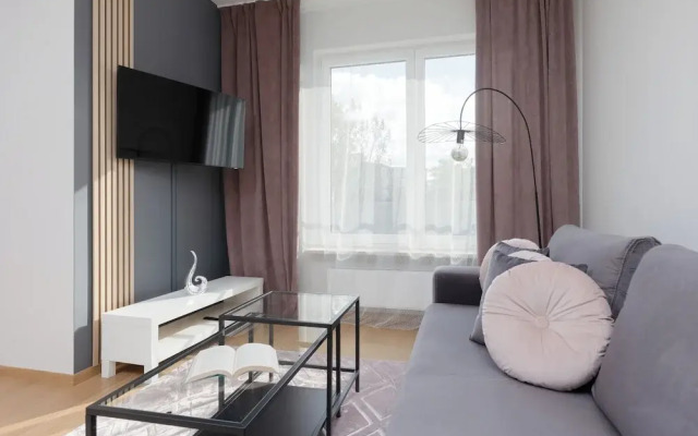 Warsaw Apartment With Parking by Renters